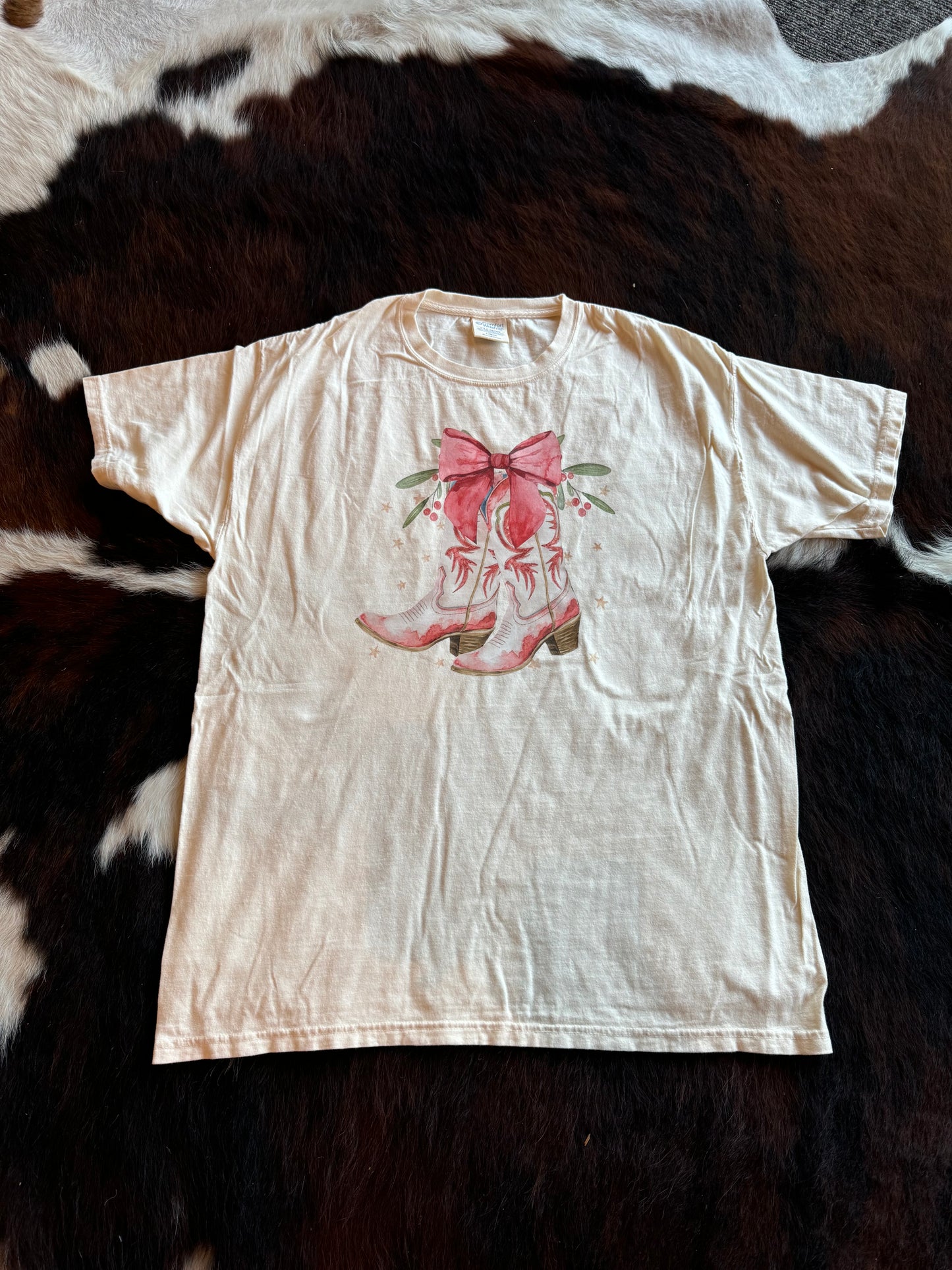 CHRISTMAS BOOTS TEE