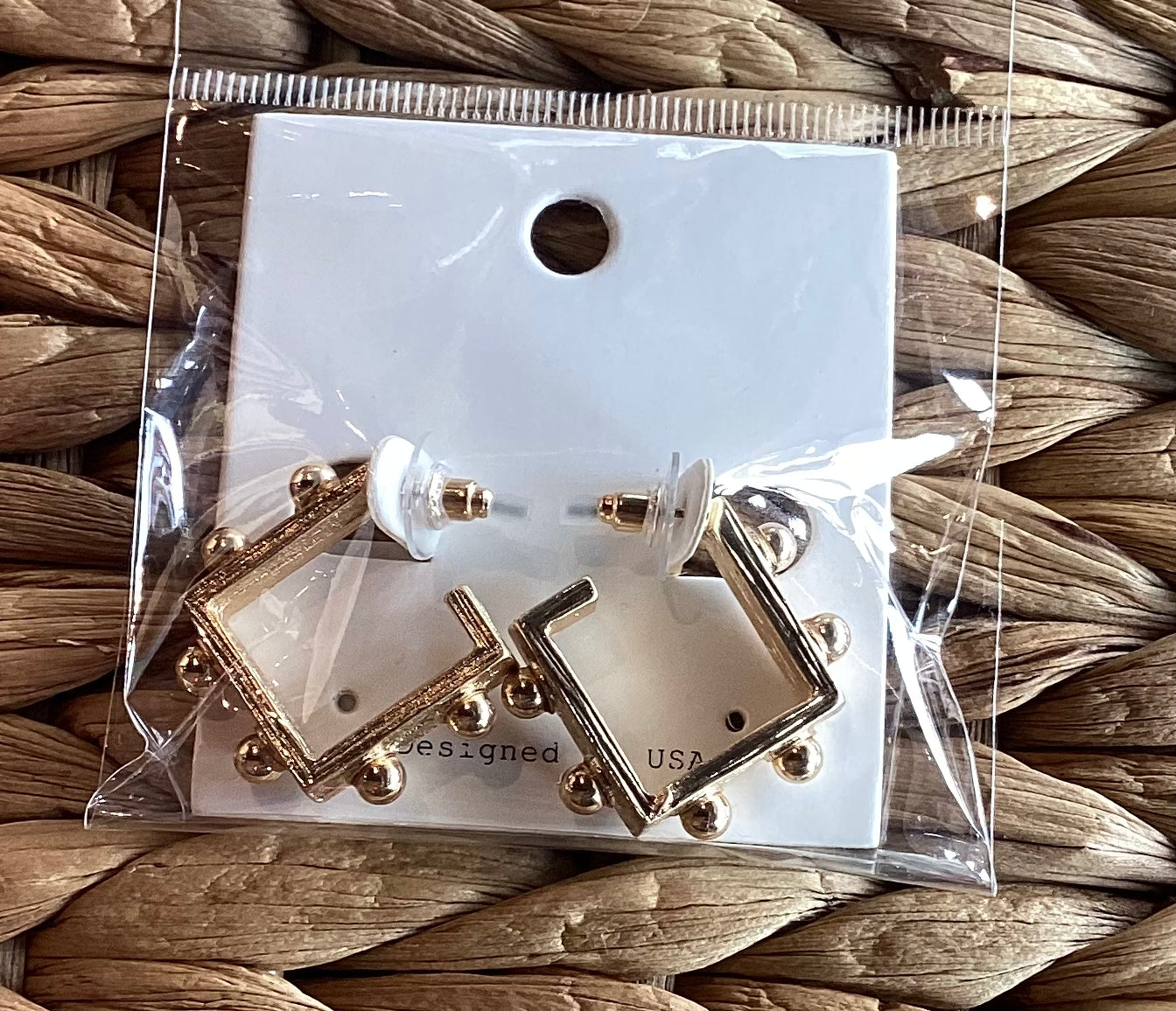 STUDDED SQUARE HOOPS