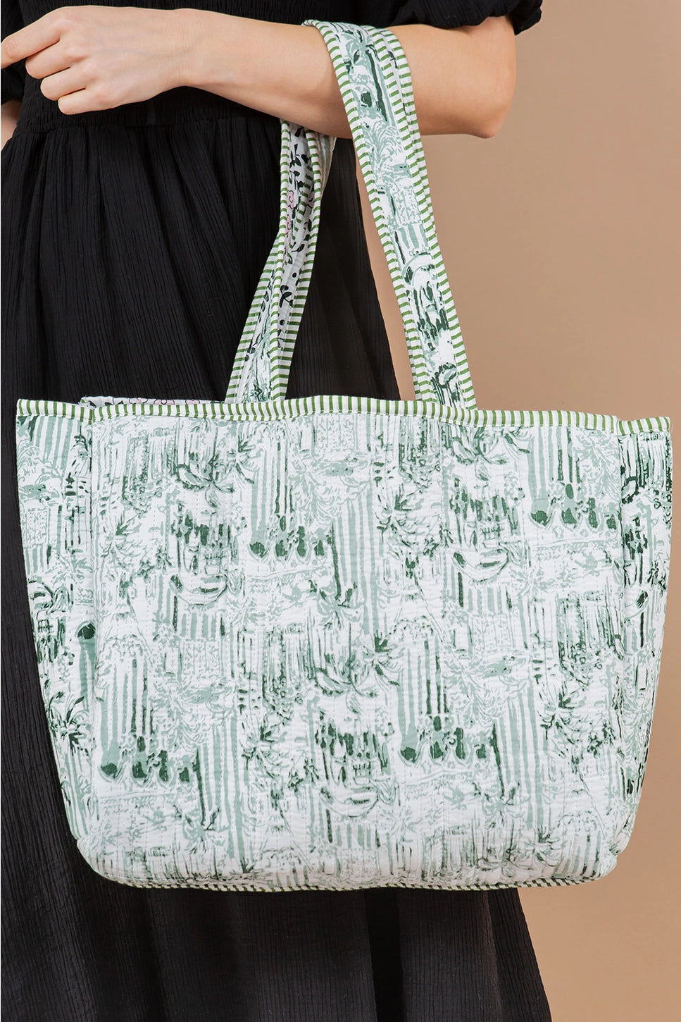 PRETTY PETALS QUILTED REVERSIBLE TOTE BAG