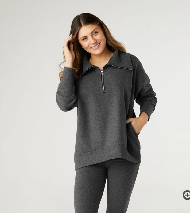 WEEKEND HALF ZIP GREY