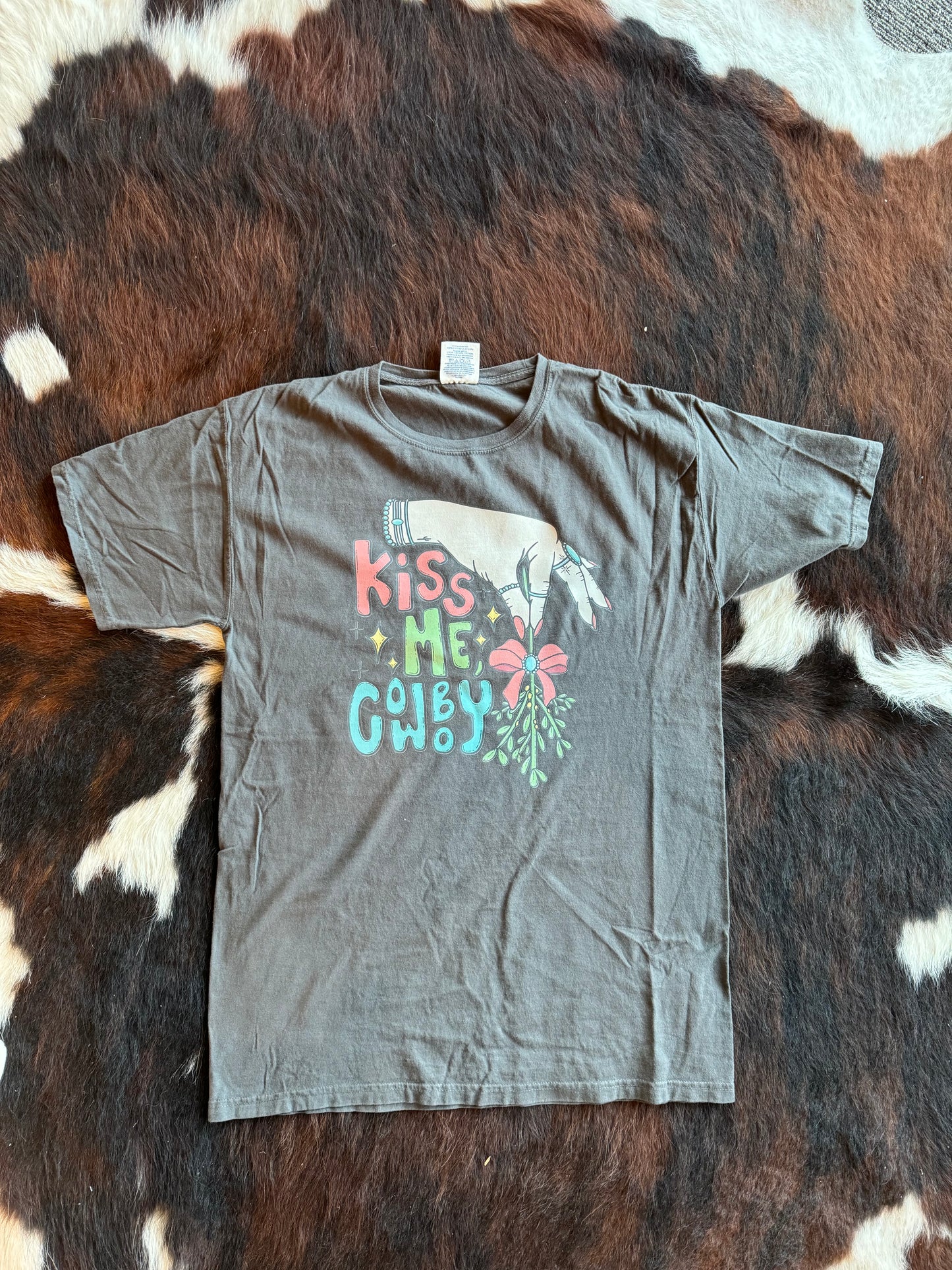 KISS ME COWBOY CHRISTMAS TEE
