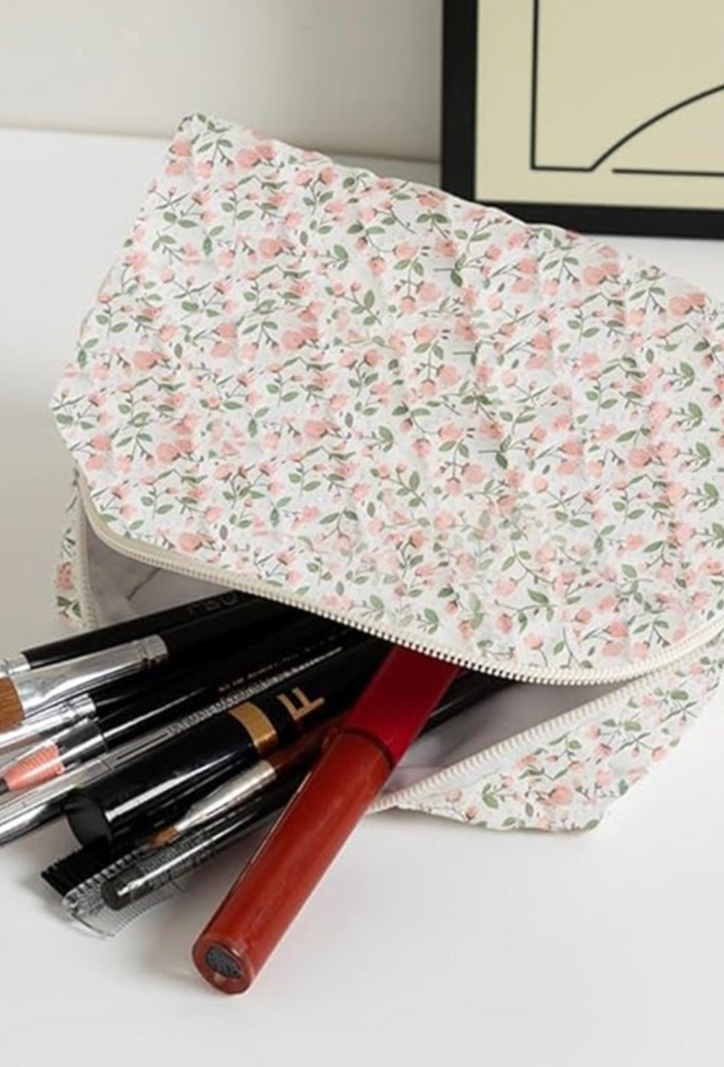 DITZY FLORAL COSMETIC BAG