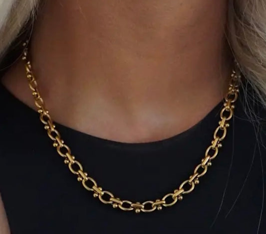 BLAKELY NECKLACE