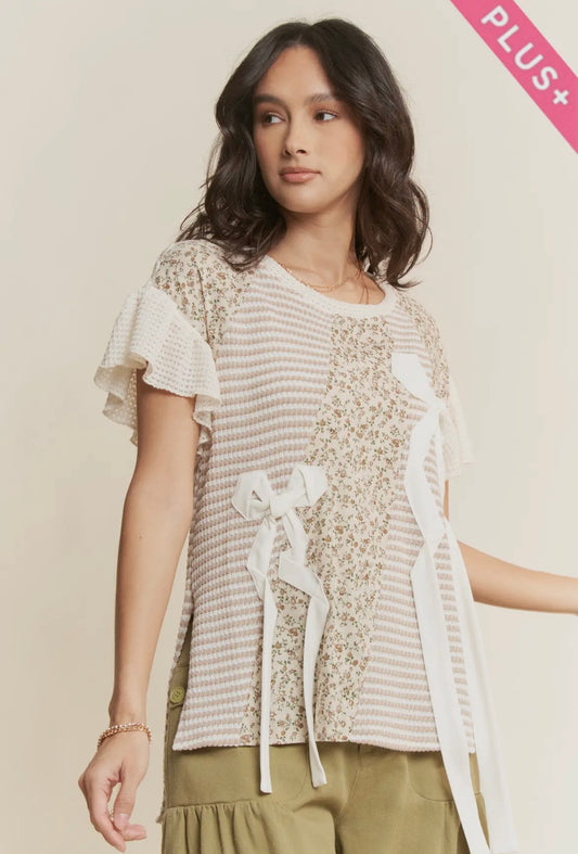 CURVY PEEK-A-BOW TOP